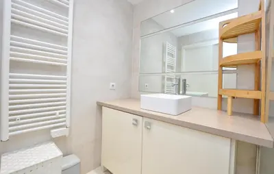 Salle de bains dans l'établissement Awesome Apartment In Antibes With Wifi