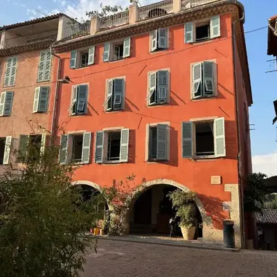 Biot - Place des Arcades
