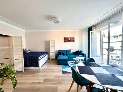 Un ou plusieurs lits dans un hébergement de l'établissement B030 Grand studio renove spacieux et lumineux