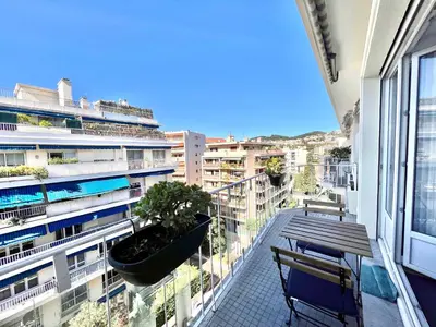 Balcon ou terrasse dans l'établissement B030 Grand studio renove spacieux et lumineux