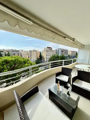 Balcon ou terrasse dans l'établissement 2 pieces proche mer GOLDEN