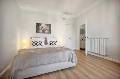 Un ou plusieurs lits dans un hébergement de l'établissement SEA PEARL Luxury apartament by the Croisette and the beach