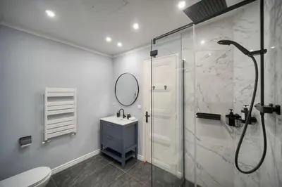 Salle de bains dans l'établissement SEA PEARL Luxury apartament by the Croisette and the beach