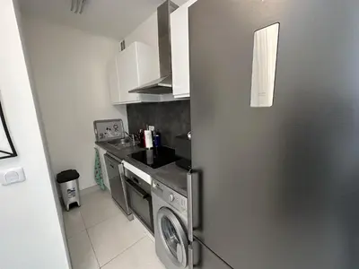 Cuisine ou kitchenette dans l'établissement 2P proche mer sib06
