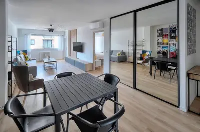 Télévision ou salle de divertissement dans l'établissement Moderne 2 chambres TERRASSE, MARTINEZ CARLTON A2B249