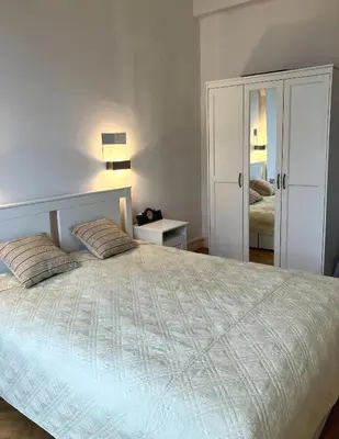 Un ou plusieurs lits dans un hébergement de l'établissement Cannes Centre Apartment 2-Room by Palais des Festivals & Beach