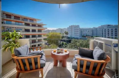 Balcon ou terrasse dans l'établissement Seabatical Apartment by the beach, 2Bed and 2Baths