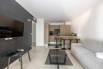Cuisine ou kitchenette dans l'établissement Magnificent apartment with parking - AC-balcony