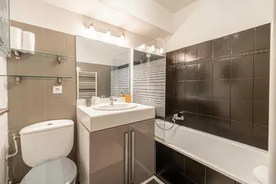 Salle de bains dans l'établissement Magnificent apartment with parking - AC-balcony