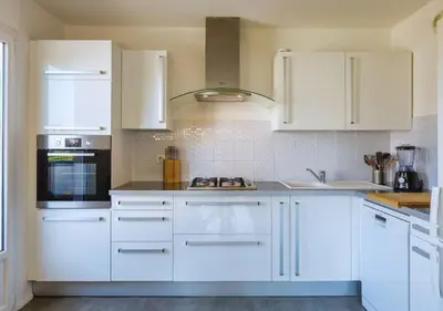 Cuisine ou kitchenette dans l'établissement Appart 2 ch Vue Mer & Montagne, Terrasse, Parking