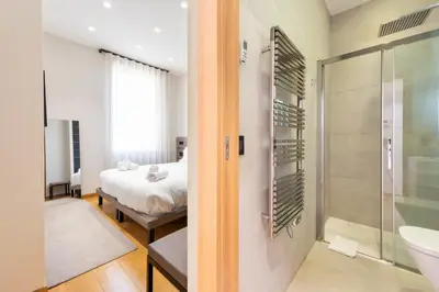 Salle de bains dans l'établissement DUPLEX 145m Private Terrace and Elevator