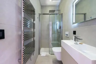 Salle de bains dans l'établissement DUPLEX 145m Private Terrace and Elevator