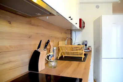 Cuisine ou kitchenette dans l'établissement PLAYA l Charmant T2 Rénové l Terrasse l Plage