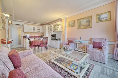 Coin salon dans l'établissement REF 1908 - Cannes Croisette - Apartment for rent