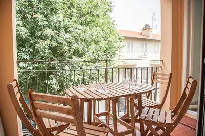Balcon ou terrasse dans l'établissement Appartement tout confort au Cœur d'Antibes