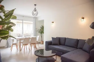 Coin salon dans l'établissement Appartement tout confort au Cœur d'Antibes