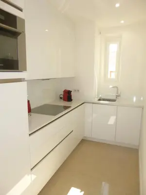 Cuisine ou kitchenette dans l'établissement REF 990 - Cannes Center - Apartment for rent