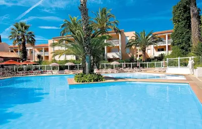 Piscine de l'établissement Lovely AIR-CONNED flat SWIMMING POOL Sea 5 minutes away ou située à proximité