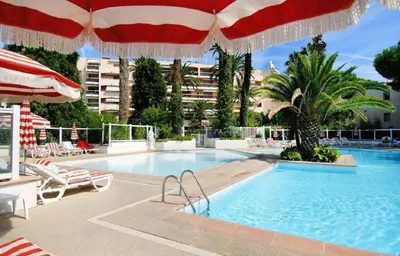 Piscine de l'établissement Lovely AIR-CONNED flat SWIMMING POOL Sea 5 minutes away ou située à proximité