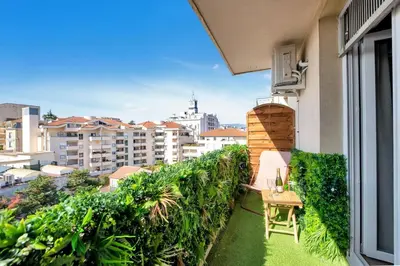 Balcon ou terrasse dans l'établissement The Jungle - Jacuzzi, Sauna & Projector