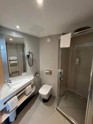 Salle de bains dans l'établissement SoBlue Hôtel