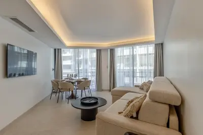 Télévision ou salle de divertissement dans l'établissement Moderne et Chic T3, à deux pas de la Croisette