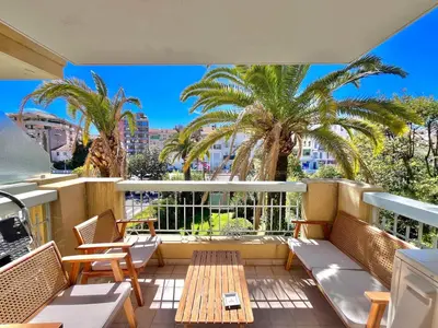 Balcon ou terrasse dans l'établissement LE TRAVOLTA avec merveilleuse terrasse, chic et lumineux à deux pas du centre-ville