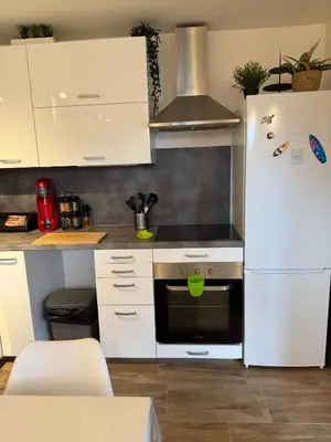 Cuisine ou kitchenette dans l'établissement Dernier étage avec garage, piscines et tennis