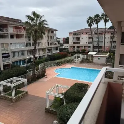 Dernier étage avec garage