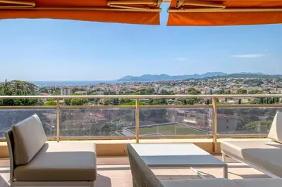 Vue générale sur la montagne ou vue sur la montagne depuis l'appartement
