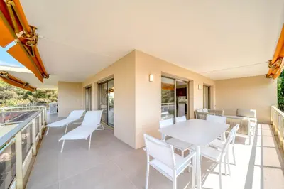 Balcon ou terrasse dans l'établissement REF 1965 - Le Cannet - Sea view apartment for rent