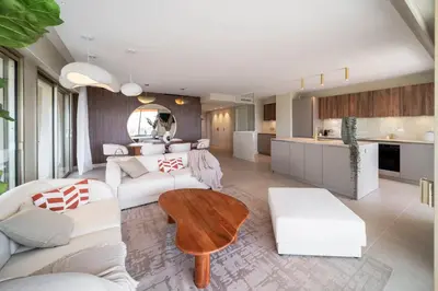 Cuisine ou kitchenette dans l'établissement REF 1965 - Le Cannet - Sea view apartment for rent