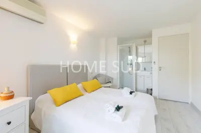 Un ou plusieurs lits dans un hébergement de l'établissement Votre maison de vacances dans un écrin de verdure - Cannes