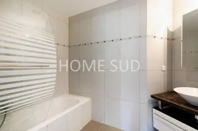 Salle de bains dans l'établissement Votre maison de vacances dans un écrin de verdure - Cannes