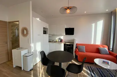 Cuisine ou kitchenette dans l'établissement 06CJ Beautiful apartment in the heart of Cannes