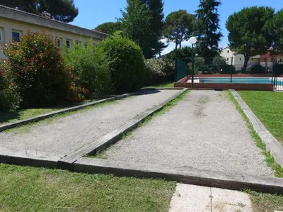 Jardin de l'établissement Appartement 2 pièces avc piscine