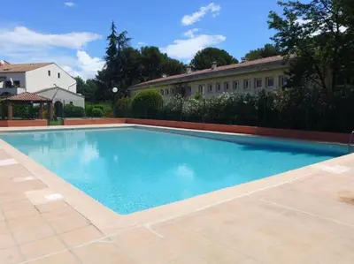 Piscine de l'établissement Appartement 2 pièces avc piscine ou située à proximité