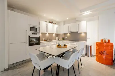 Cuisine ou kitchenette dans l'établissement Modern 1 bedrm apt with balcony - Cannes-Croisette