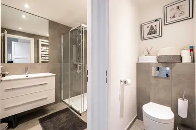 Salle de bains dans l'établissement Modern 1 bedrm apt with balcony - Cannes-Croisette