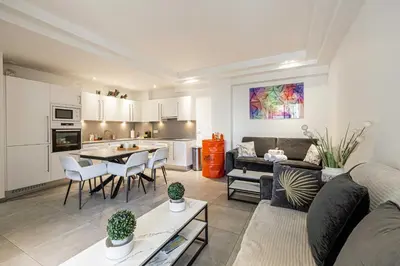 Cuisine ou kitchenette dans l'établissement Modern 1 bedrm apt with balcony - Cannes-Croisette