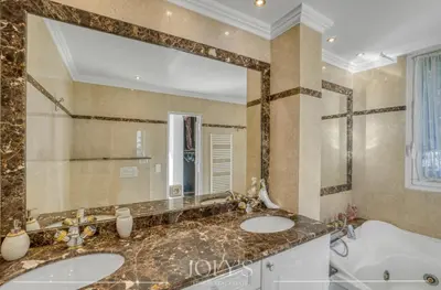 Salle de bains dans l'établissement Villa d'architecte Super Cannes - Vue panoramique