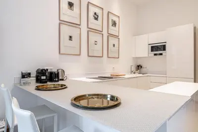 Cuisine ou kitchenette dans l'établissement REF 1975 - Cannes Center - Croisette