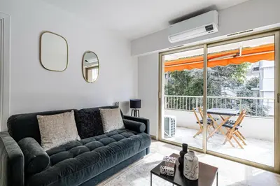 Coin salon dans l'établissement Joli 2 pcs - Prox Martinez
