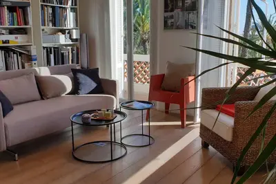 Coin salon dans l'établissement Cannes Croisette Loft vue mer
