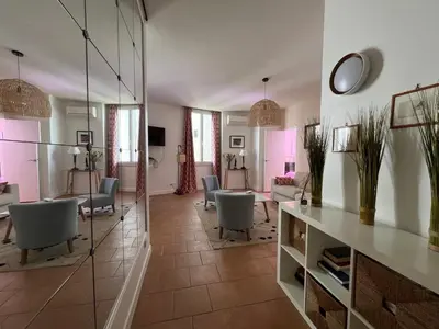 Coin salon dans l'établissement Viva Riviera - 10 Rue Florian