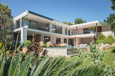 Jardin de l'établissement REF 2152 - Le Cannet - Sea view villa for rent