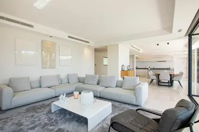 Coin salon dans l'établissement REF 2152 - Le Cannet - Sea view villa for rent