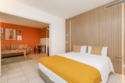 Un ou plusieurs lits dans un hébergement de l'établissement Côté Croisette LUXE - 2BdR 2 bthR 2 toilets -Terrace, AC, parking & lift