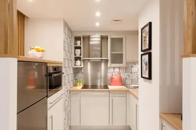 Cuisine ou kitchenette dans l'établissement Côté Croisette LUXE - 2BdR 2 bthR 2 toilets -Terrace, AC, parking & lift