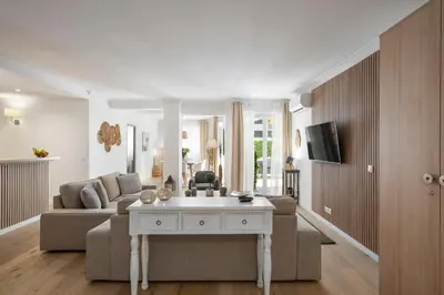 Télévision ou salle de divertissement dans l'établissement Cannes Center, Nice 110m2, 3BR & 3BTH, Terrace